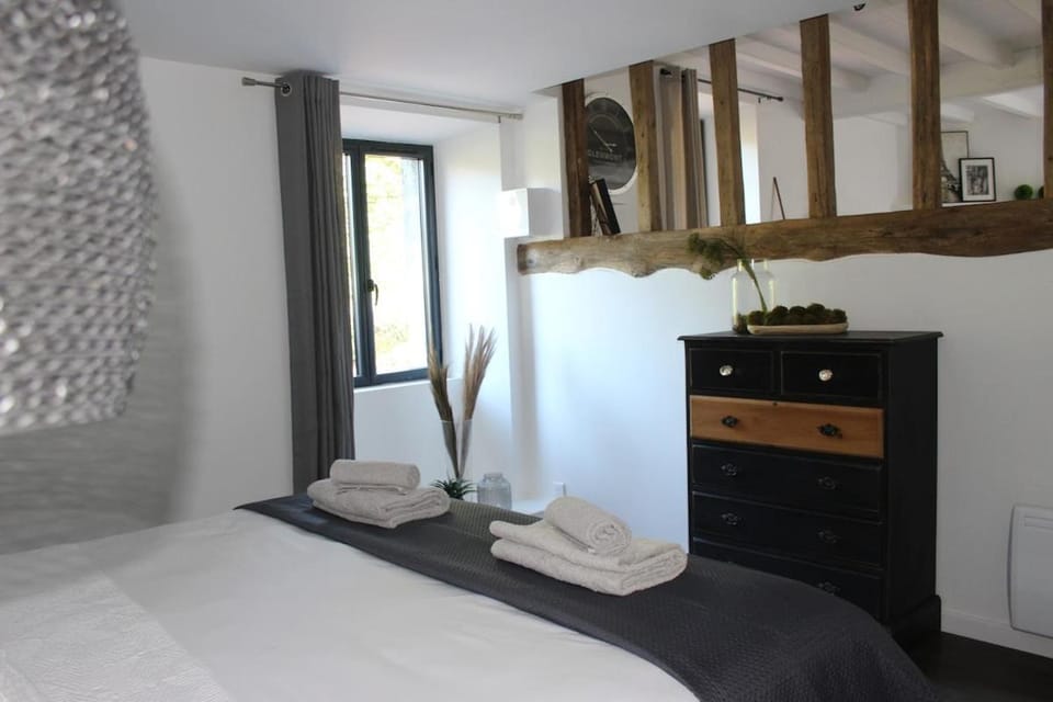 Fig Tree Cottage 1 x Super King or 2 x Single Beds Apartment in Nouvelle-Aquitaine