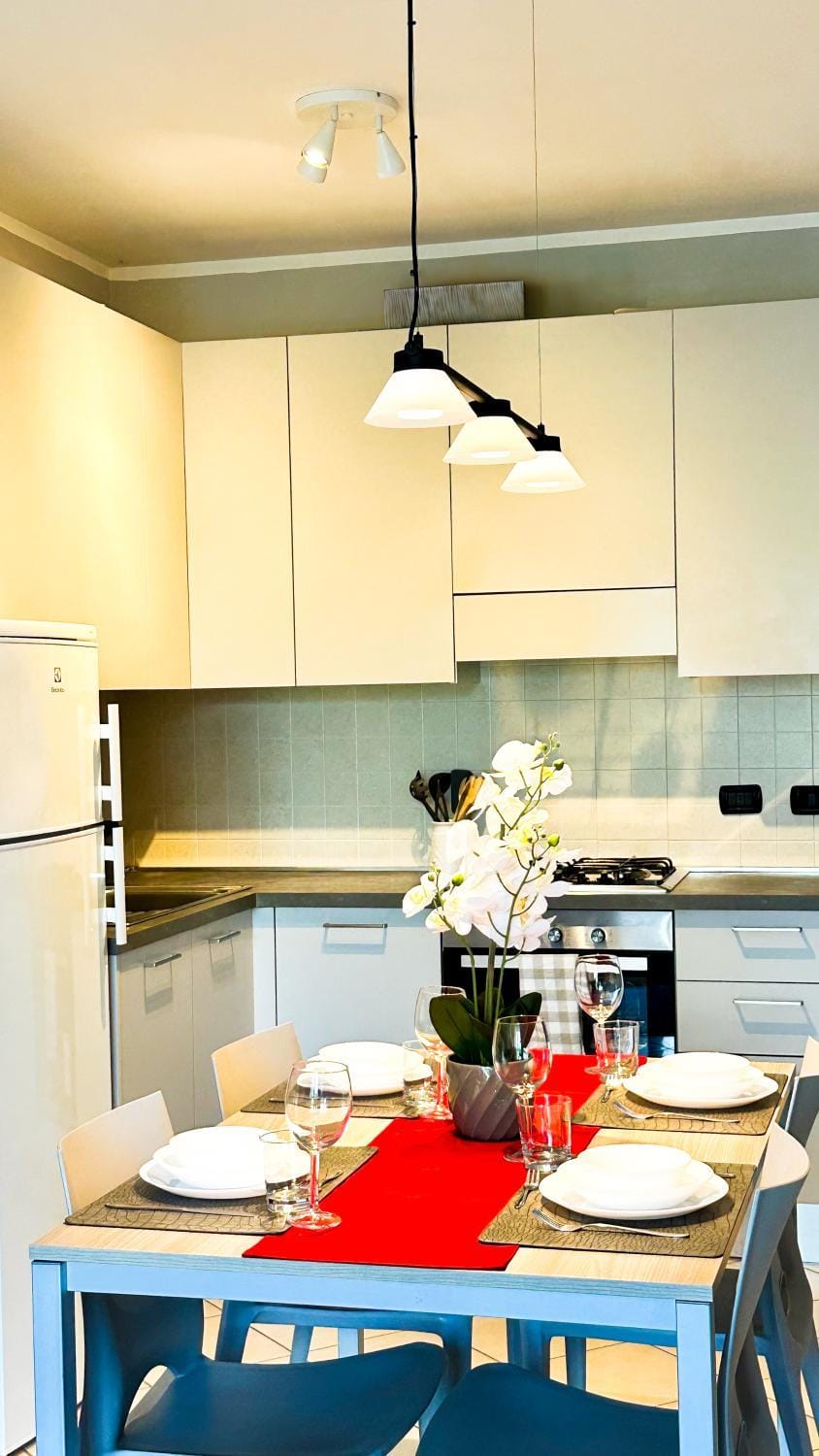 Kitchen or kitchenette, Dining area, pet friendly, stove