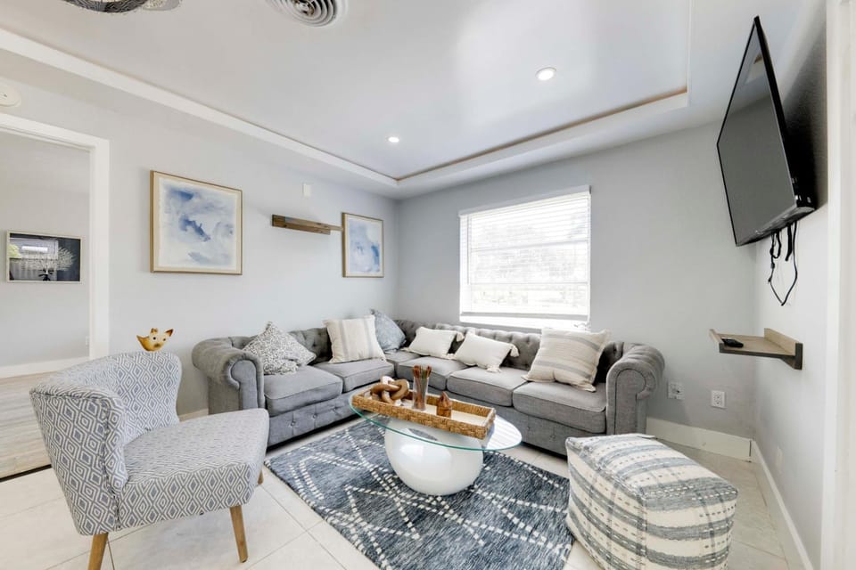 Unique 2 House Rental: 3 Mi to Beach & Boardwalk House in Hollywood