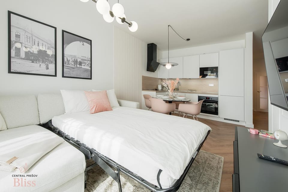 Bed, Living room