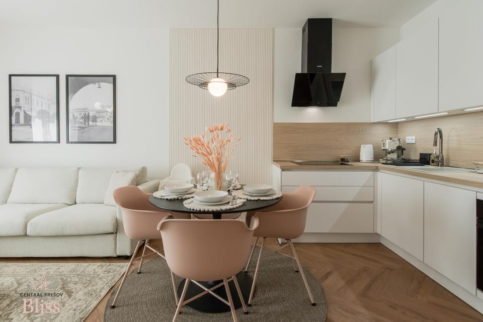 Coffee/tea facilities, Seating area, Dining area, babysiter, kitchen