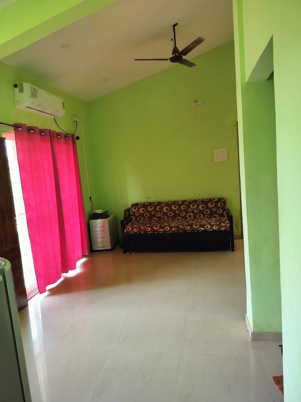 Bed, Photo of the whole room, Seating area, air conditioner