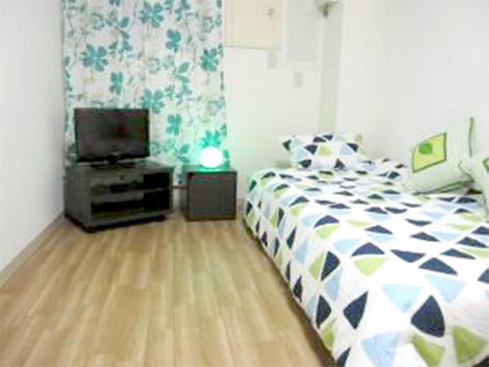 Bed, TV and multimedia, Photo of the whole room
