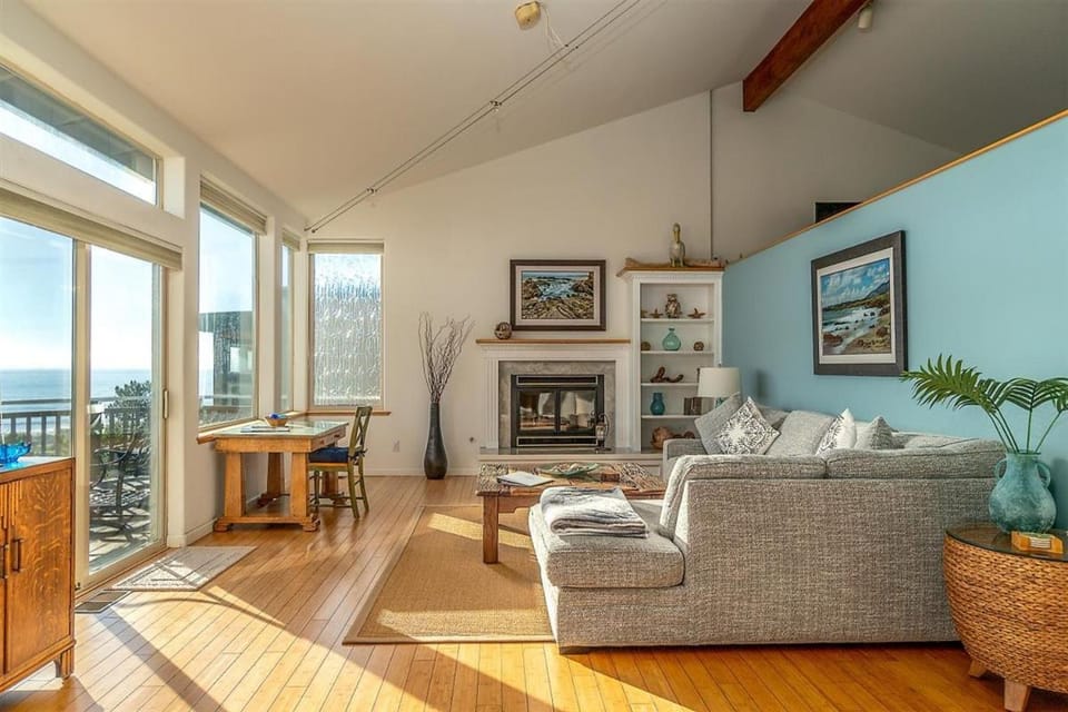 A Whale Watcher House in Cambria