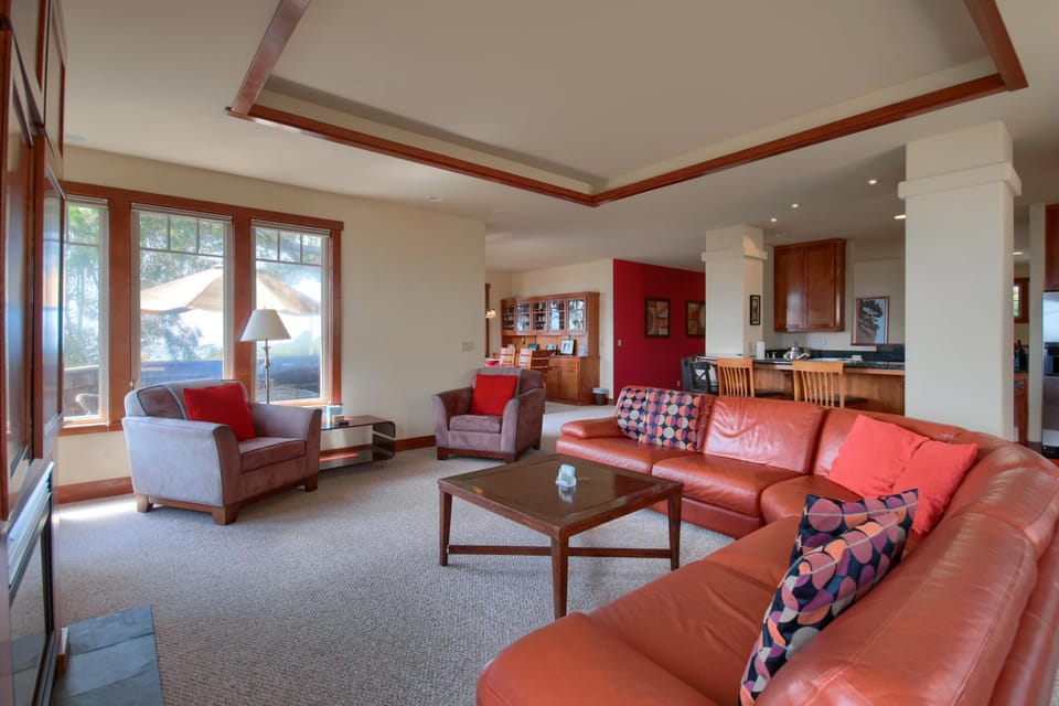 Heaven on Happy Hill-Spring Special House in Cambria