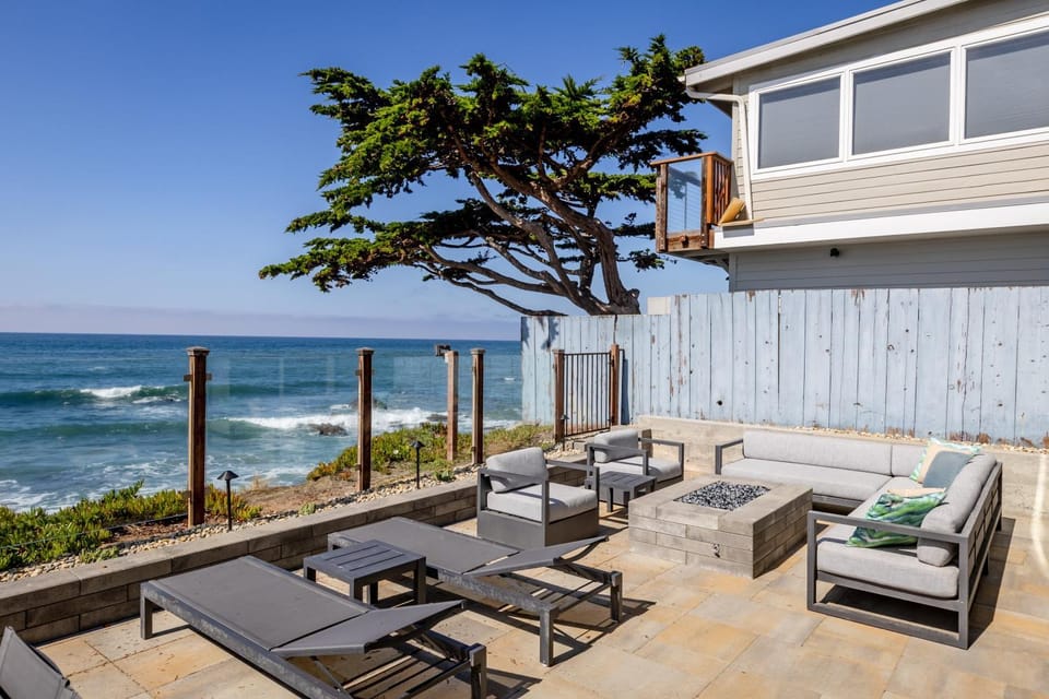 Oceanfront Stella Maris House in Cambria