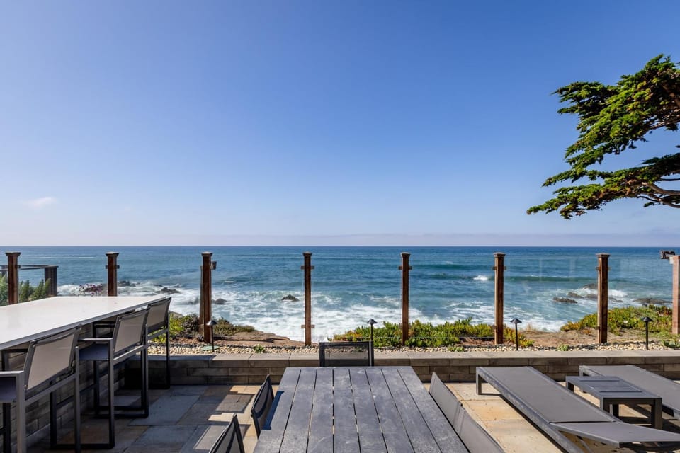 Oceanfront Stella Maris House in Cambria