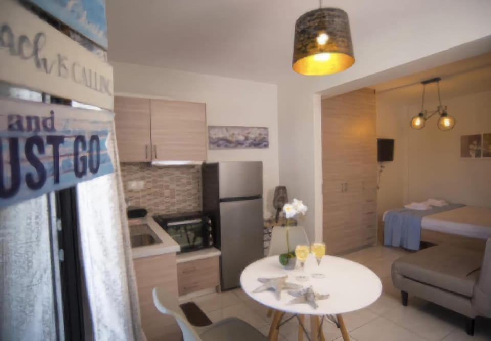 Bed, Kitchen or kitchenette, Photo of the whole room, Bedroom