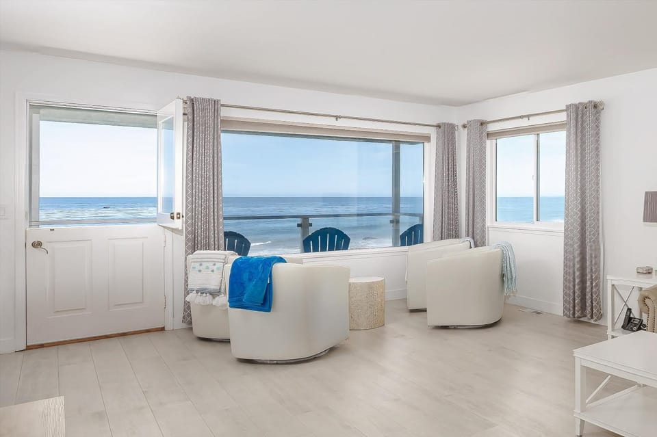 Moonstone Beachfront Escape House in Cambria