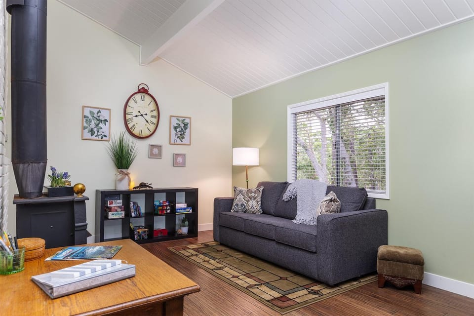 Hollie's Hideaway House in Cambria