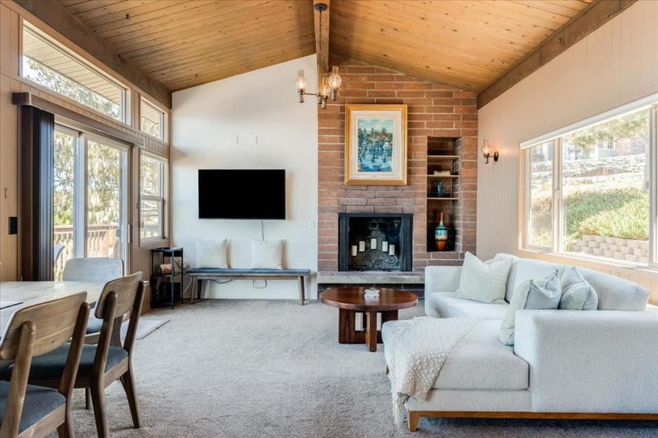 Cozy Oceanview Beach House -Monthly-Spring Special-Mar thru May House in Cambria