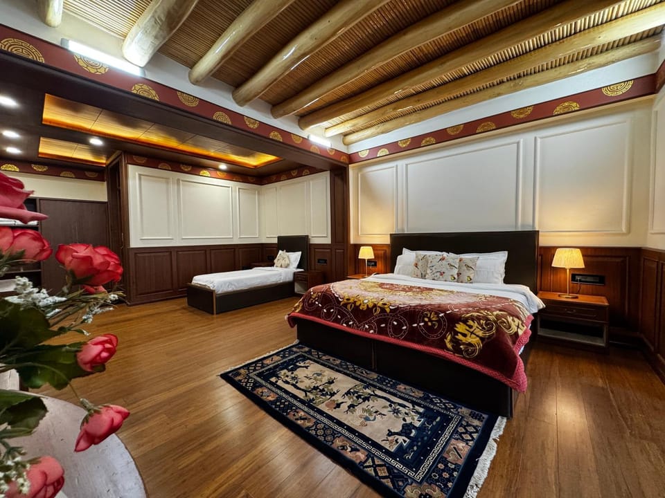 Bed, Living room, Photo of the whole room, Seating area, Bedroom, wardrobe