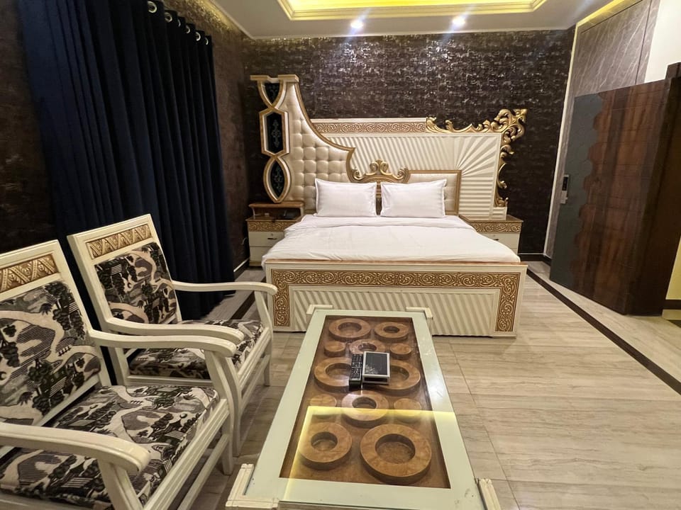 Seating area, Bedroom