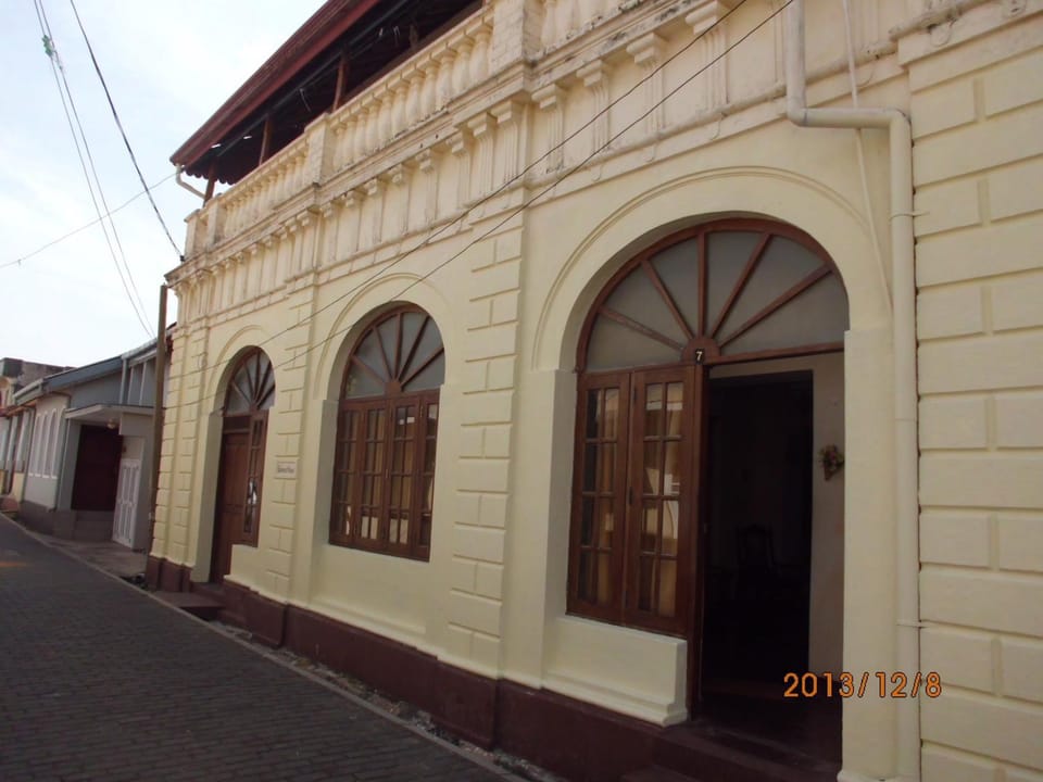 Facade/entrance