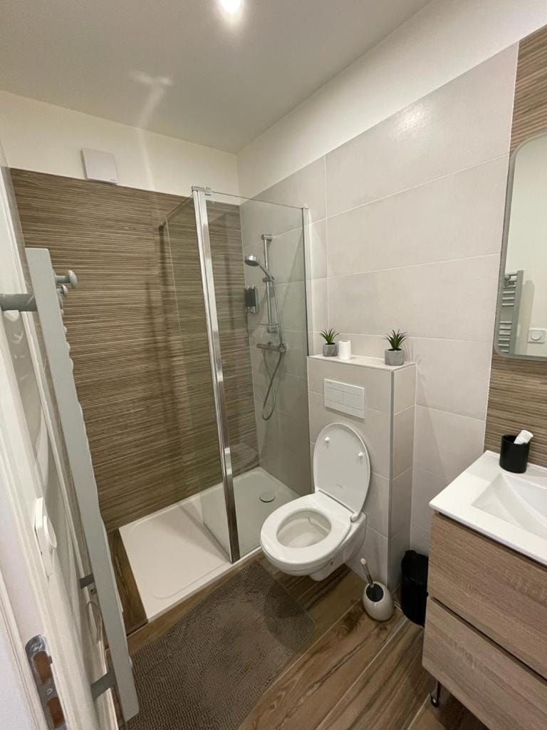 Shower, Toilet, Bathroom