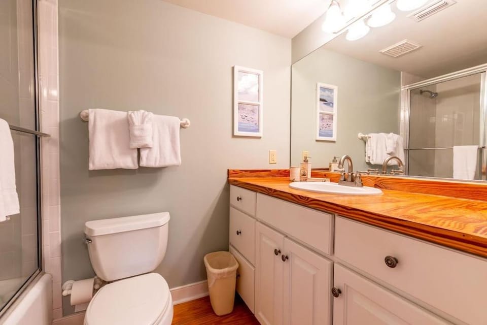 Centennial Coast Cottage - with Heated pool House in Saint Simons Island