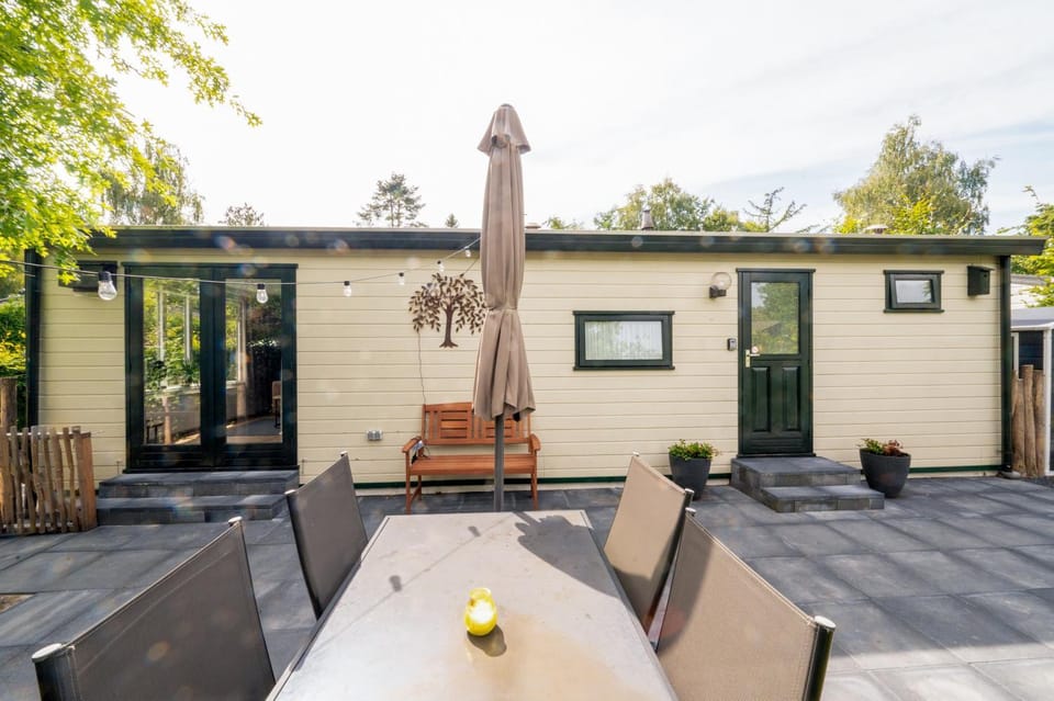 Chalet De Eik, sfeervol chalet met tuin, op de Veluwe Chalet in Putten