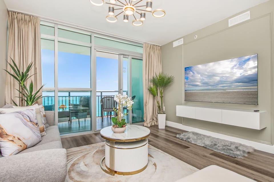 New Luxury Oceanfront 2BR Condo with Relaxing Ambiance Apartment in Myrtle Beach