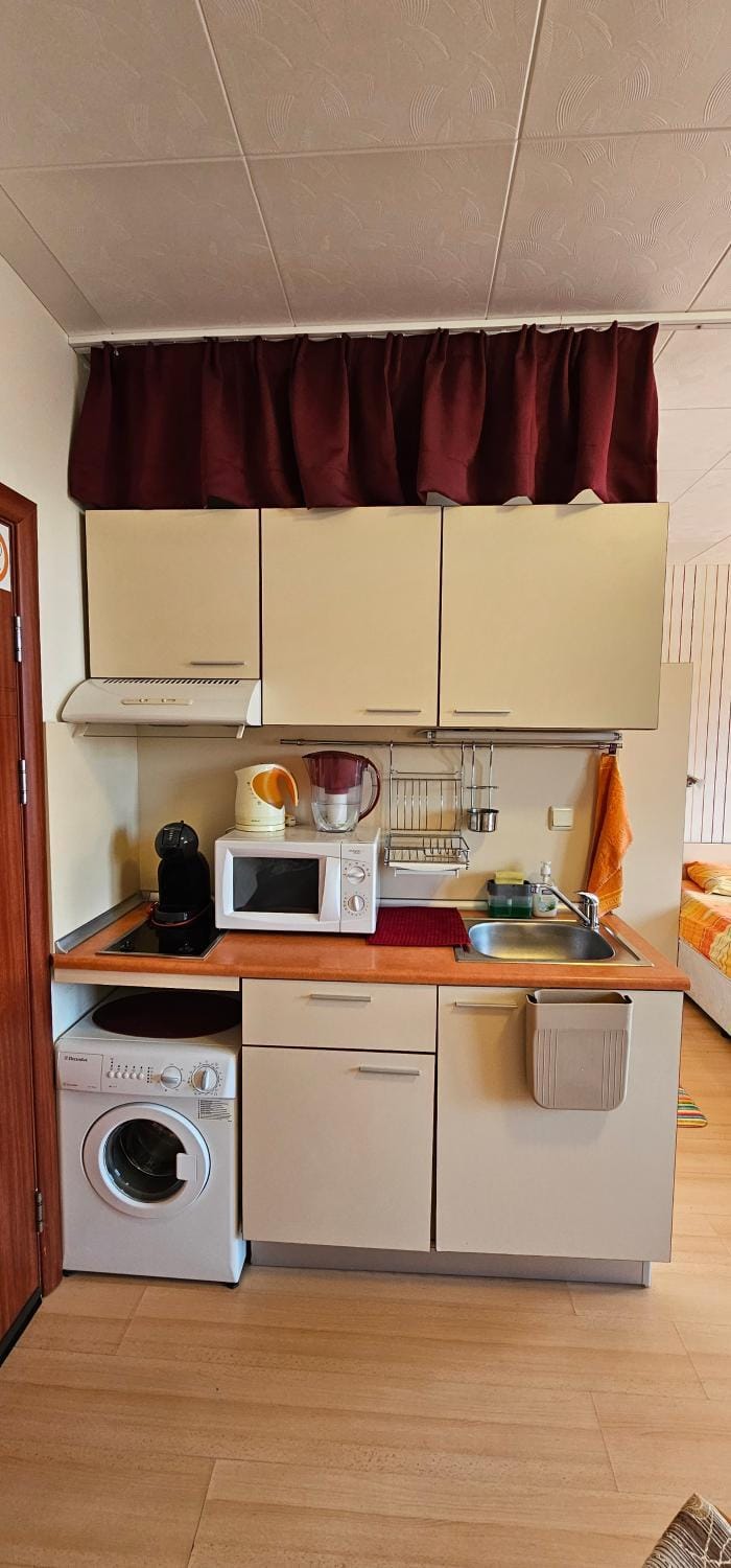 Kitchen or kitchenette, Food and drinks, Food, stove