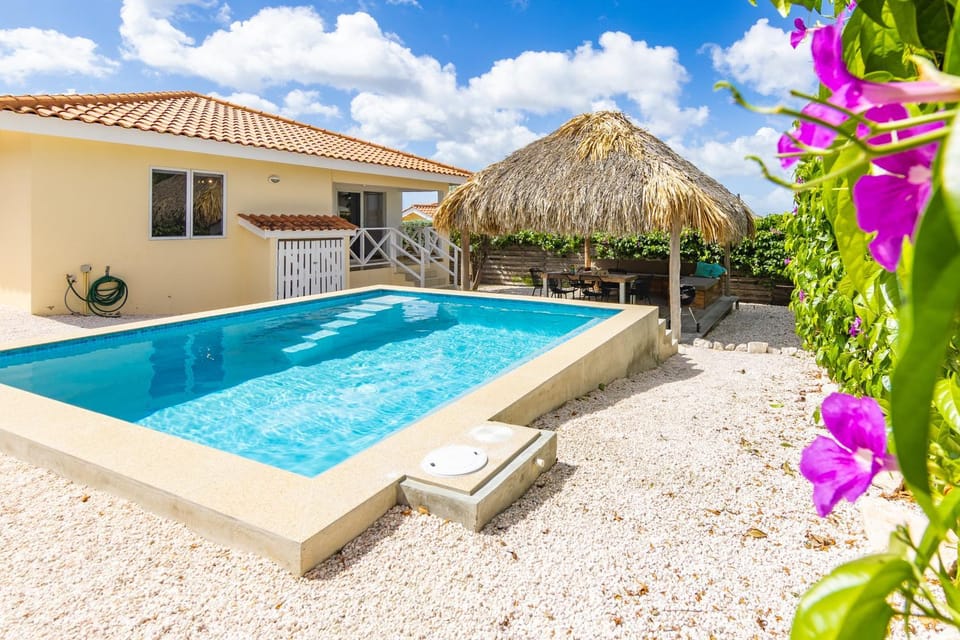 Property building, Patio, Day, BBQ facilities, Garden, Balcony/Terrace, Garden view, Pool view, Swimming pool, Breakfast, sunbed