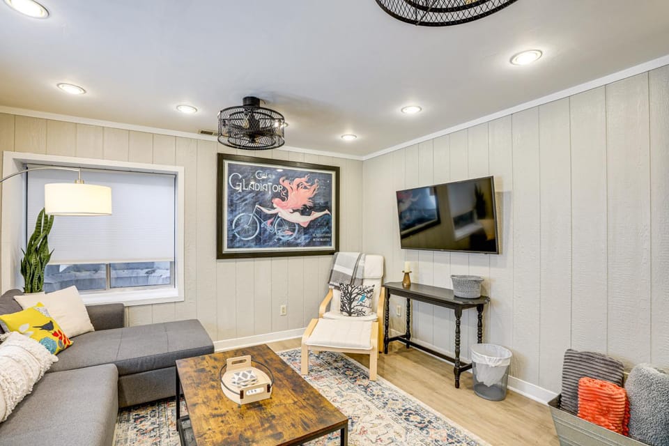 'Southern Comfort at the Blue Door' in Sloan Lake Apartment in Denver