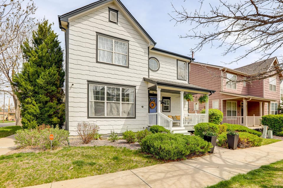 'Southern Comfort at the Blue Door' in Sloan Lake Apartment in Denver