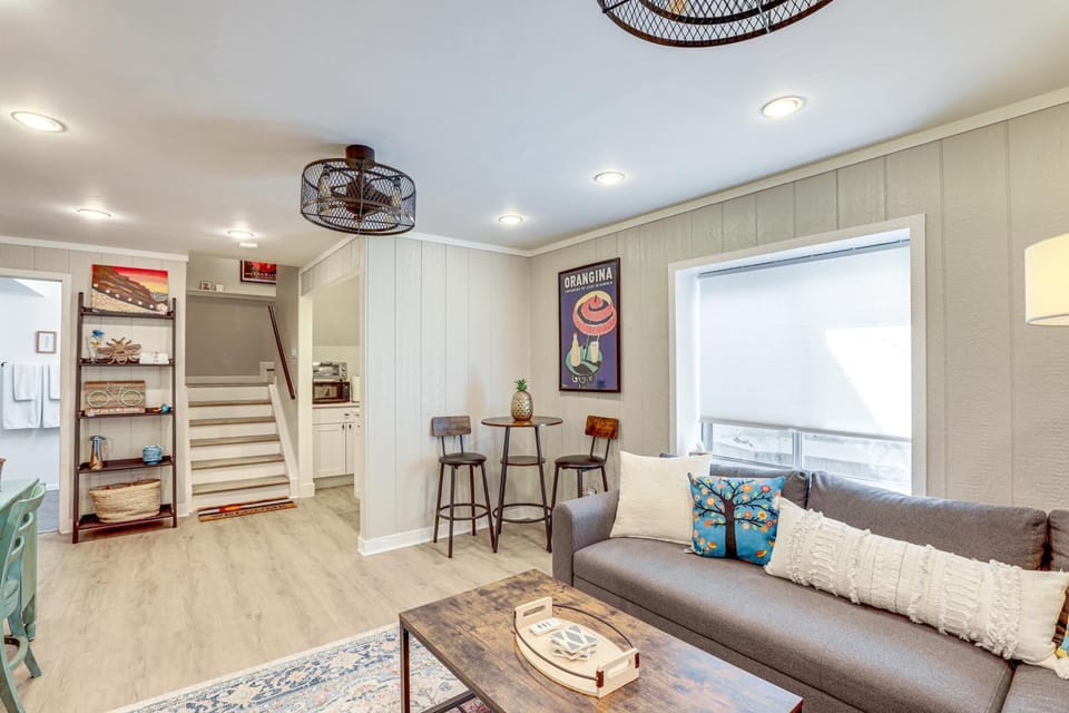 'Southern Comfort at the Blue Door' in Sloan Lake Apartment in Denver
