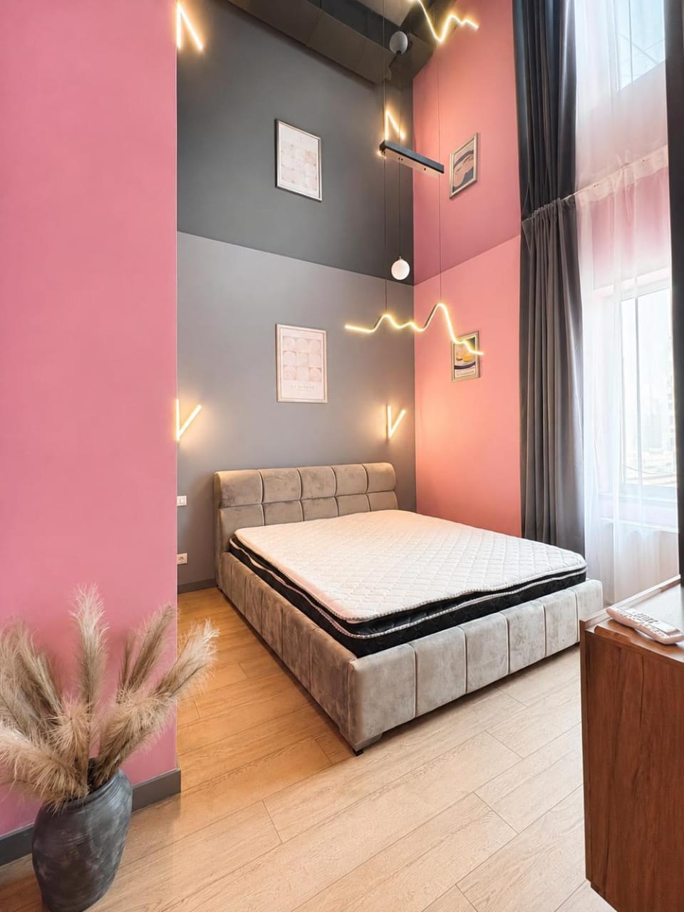 Bed, Photo of the whole room