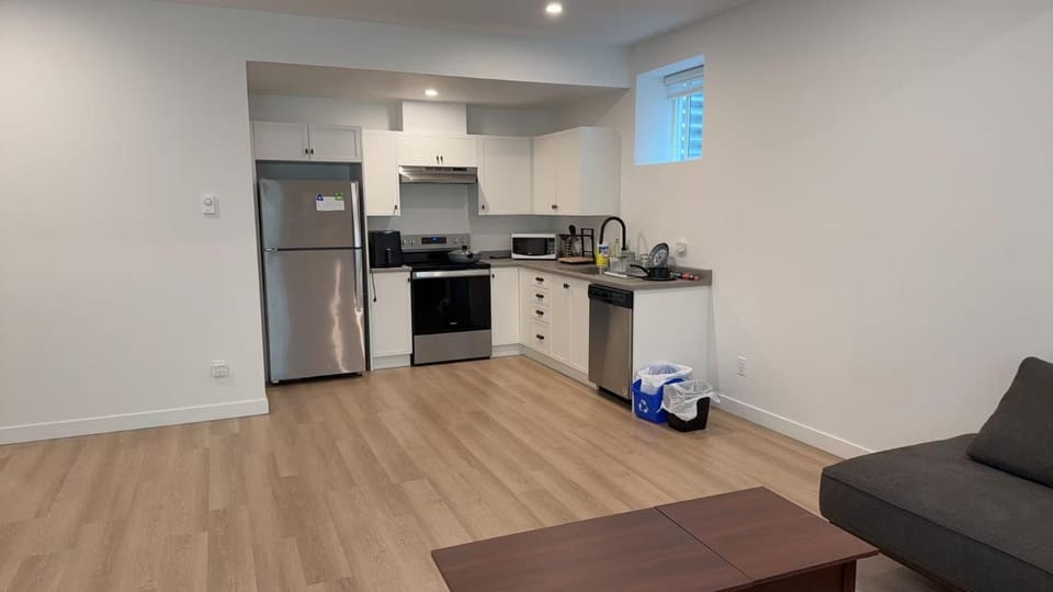 Kitchen or kitchenette, kitchen