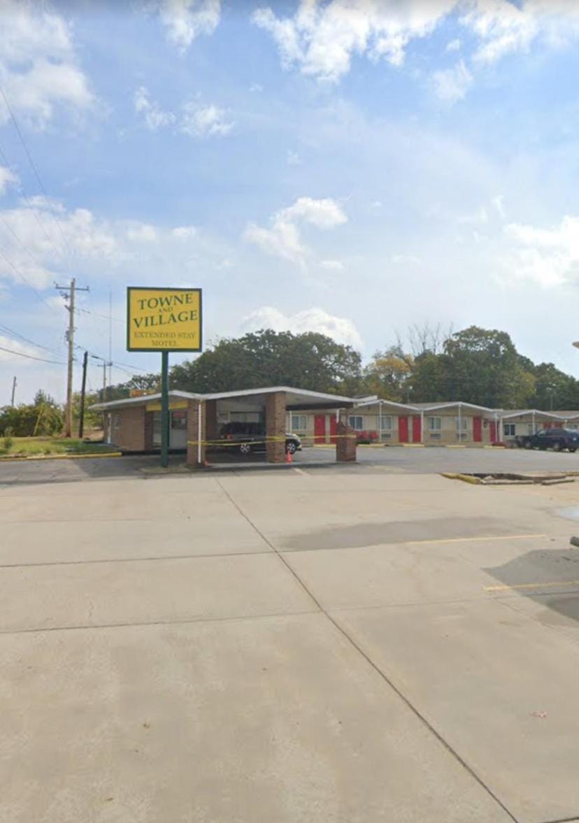 Saint Roberts Town and Village Motel Hotel in Saint Robert