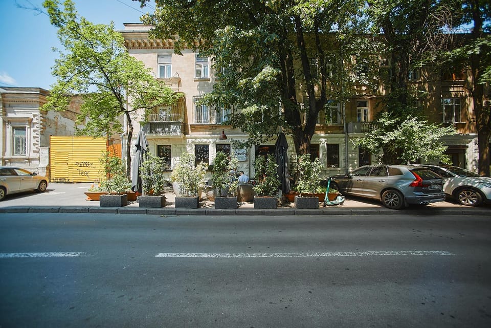 Property building, Day, Neighbourhood, Street view, Location, Parking