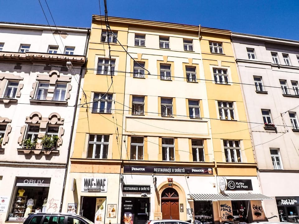 Property building, Day, Location