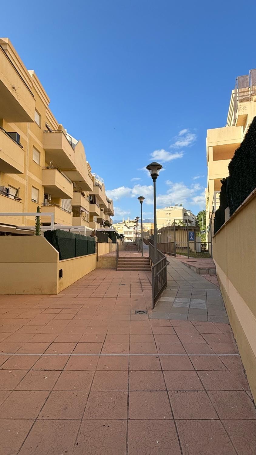 Property building, Neighbourhood, Location