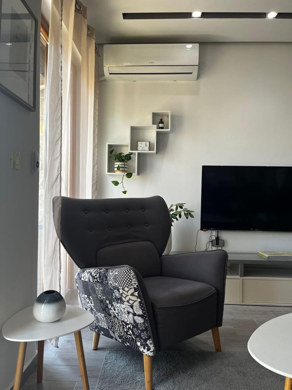 TV and multimedia, Living room, air conditioner
