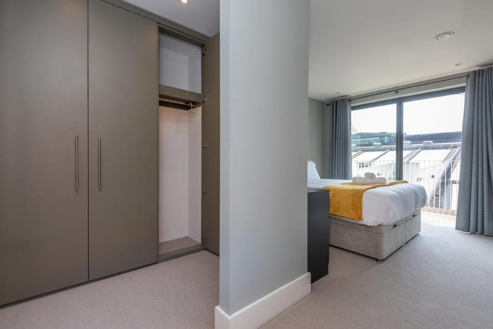 Stunning Apartment with Private Terrace Apartment in Wembley