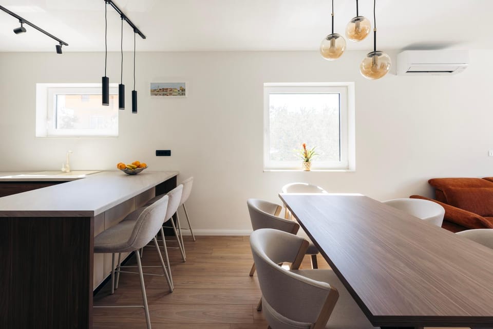 Seating area, Dining area, air conditioner