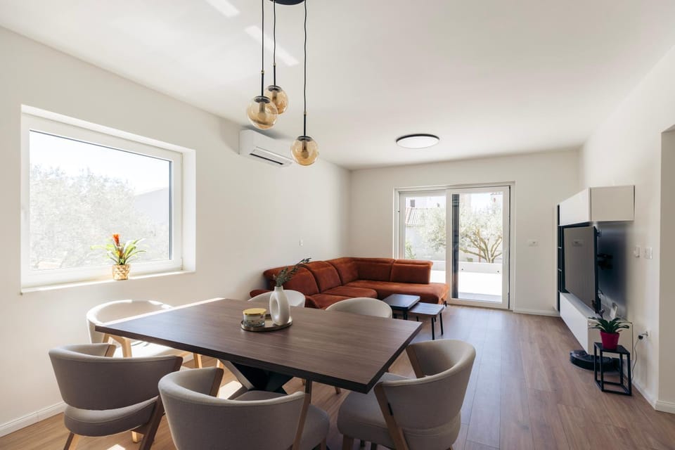 Communal lounge/ TV room, TV and multimedia, Dining area