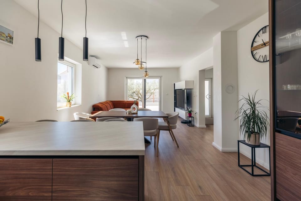 Communal lounge/ TV room, TV and multimedia, Kitchen or kitchenette, Living room, Seating area, Dining area