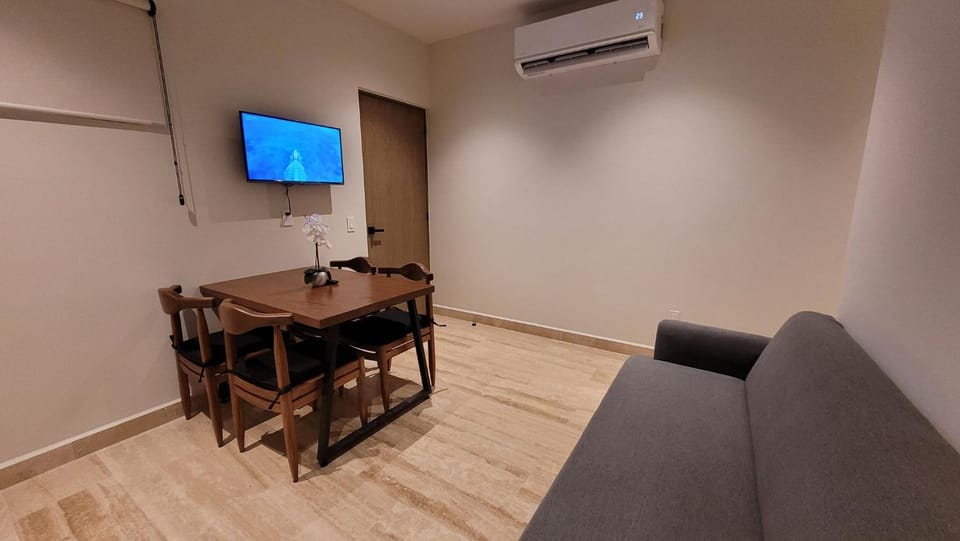 Communal lounge/ TV room, TV and multimedia, Living room, Dining area