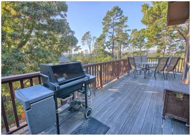 A Beautiful Tree Top Panorama House in Cambria