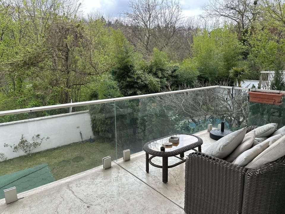 Triplex with garden and parking Apartment in Belgrade