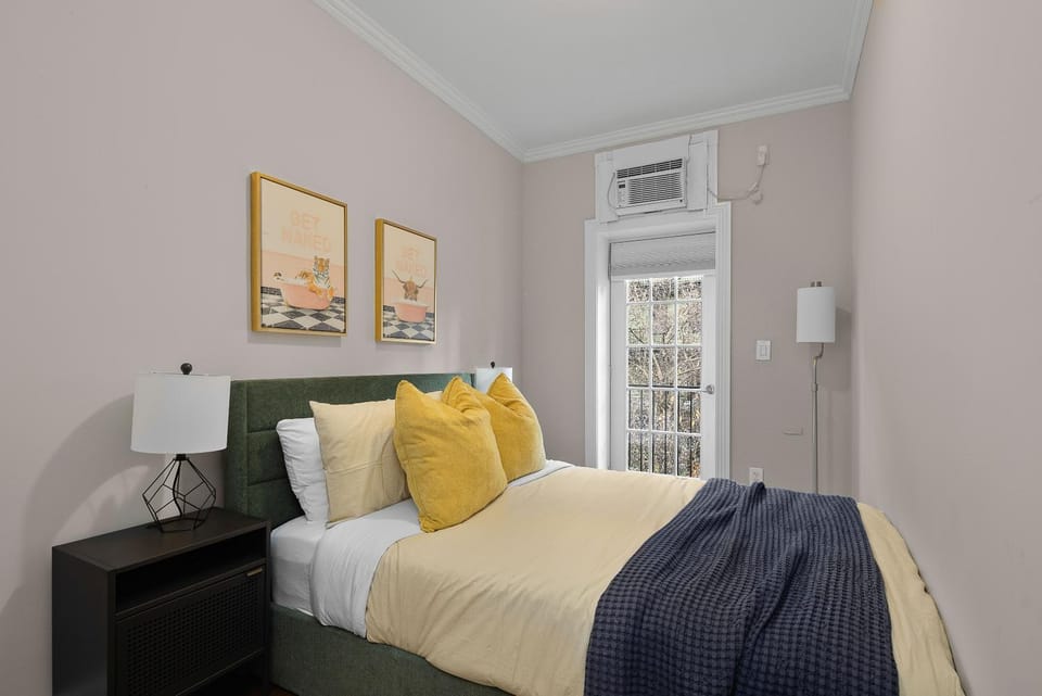 Bed, Photo of the whole room, Bedroom, air conditioner