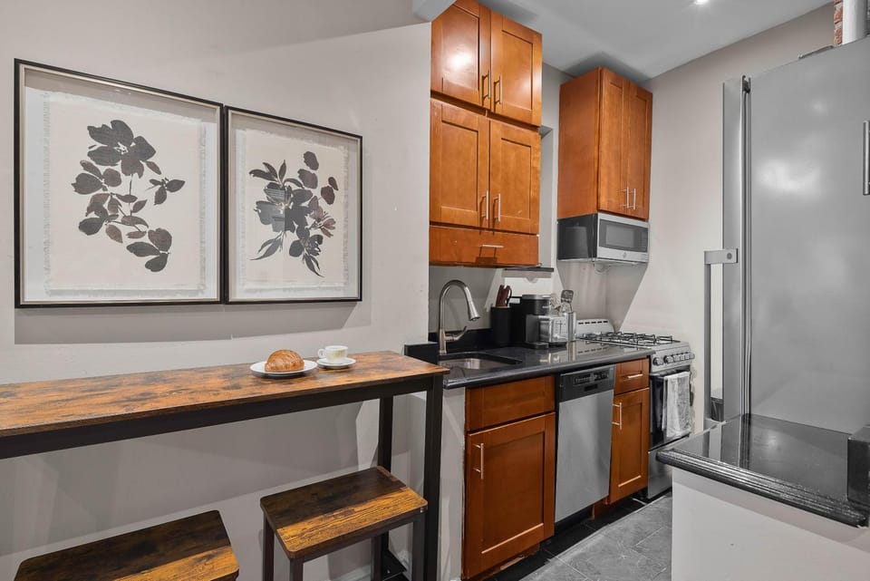 Kitchen or kitchenette, dishwasher, minibar, oven, stove, toaster
