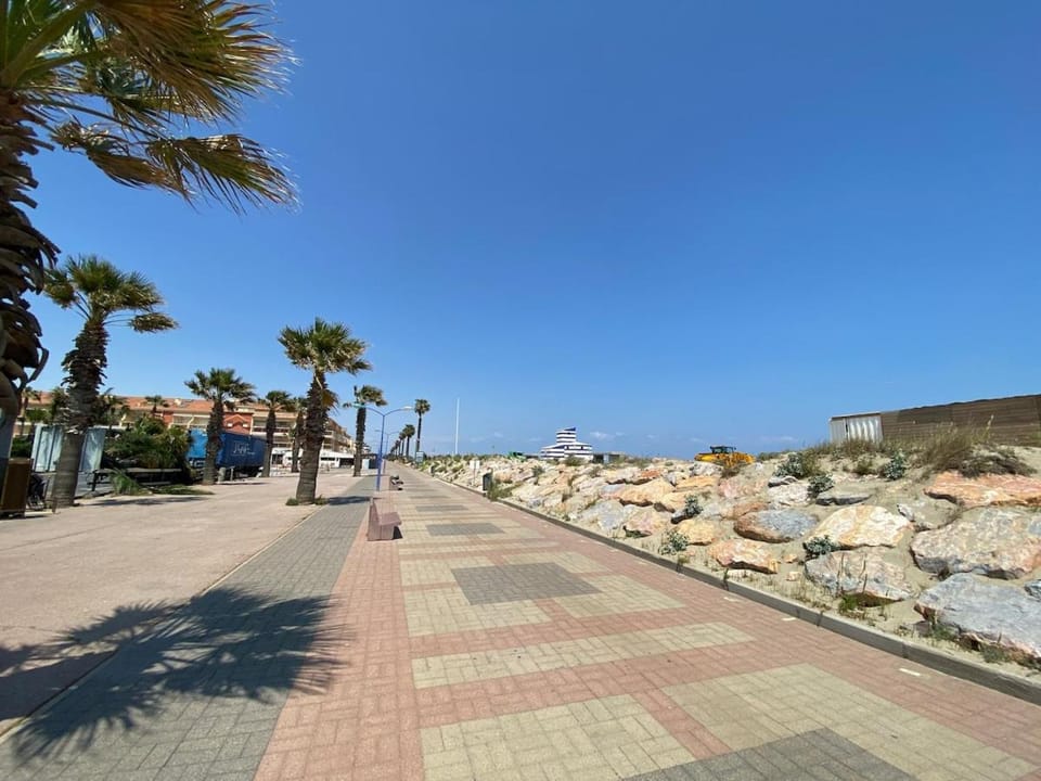 Day, Neighbourhood, Natural landscape, Beach