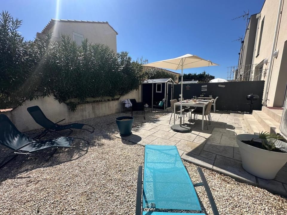 Patio, Day, Garden, Garden view, sunbed