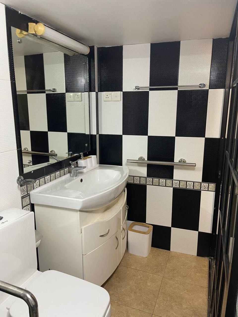 Five Star Holiday Accommodation House in Dehiwala-Mount Lavinia