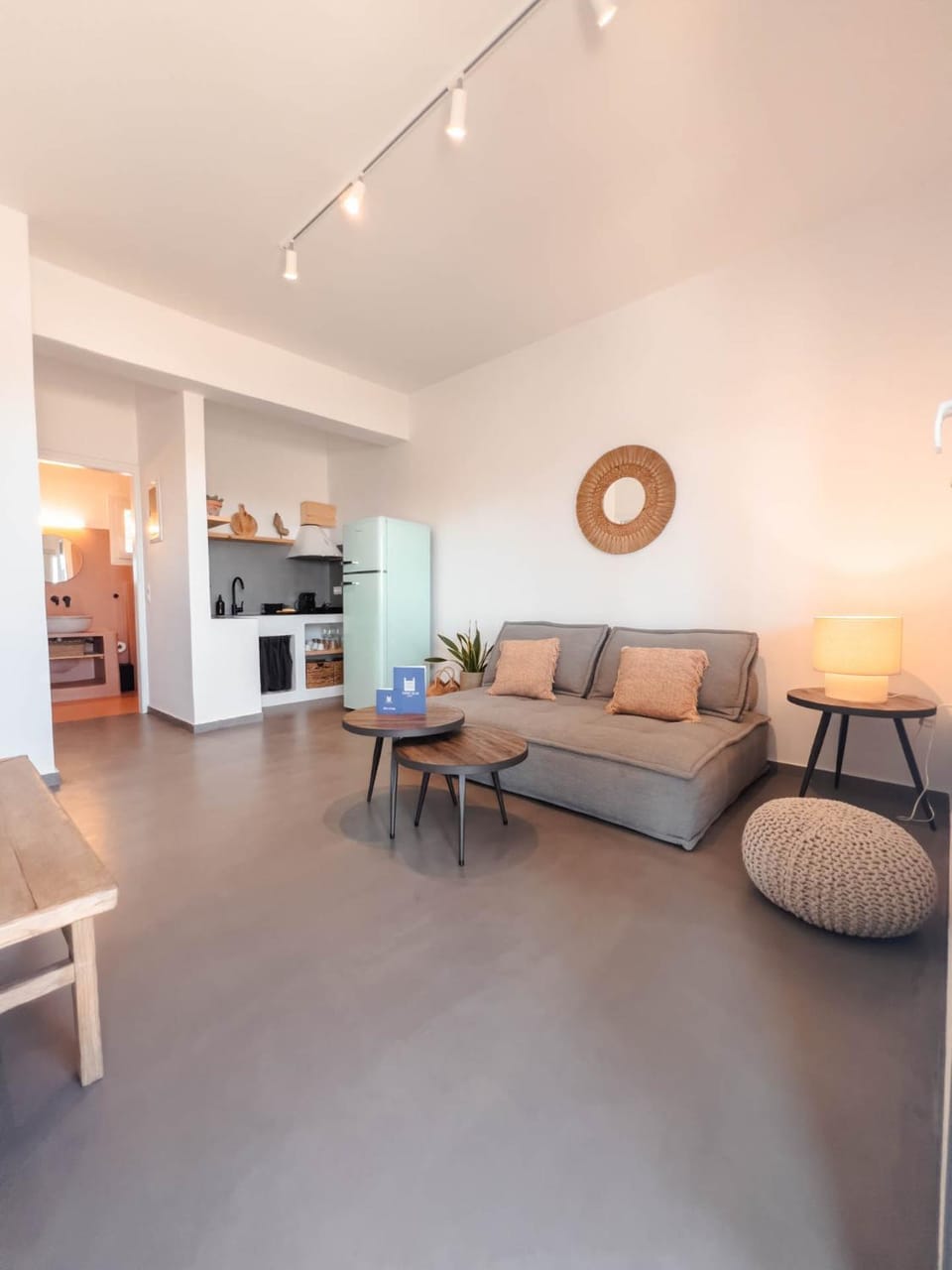 Kitchen or kitchenette, Living room, Seating area, stove
