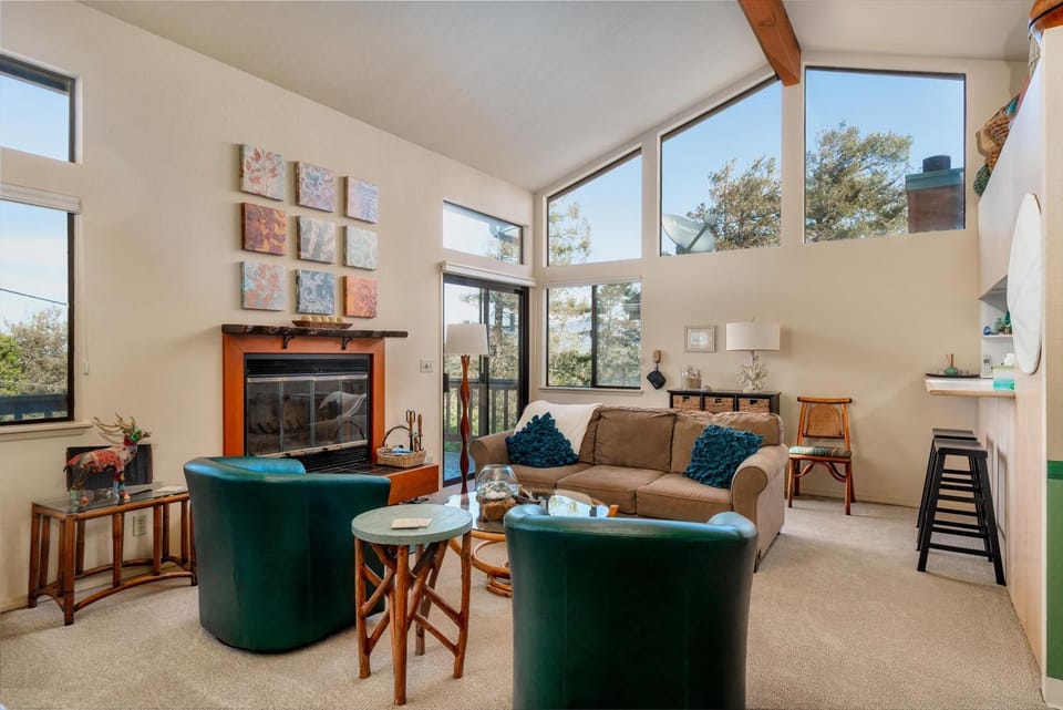 A Skyhigh Retreat House in Cambria