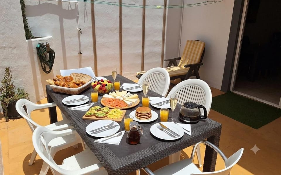 Ideal for Families-Children's Play Area, Terrace, BBQ, WiFi House in Abona