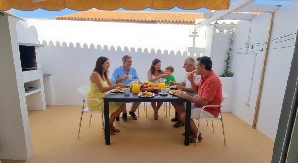 Ideal for Families-Children's Play Area, Terrace, BBQ, WiFi House in Abona